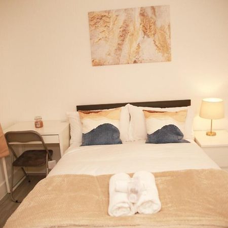 Cricklewood Deluxe Ensuite Room ลอนดอน ภายนอก รูปภาพ