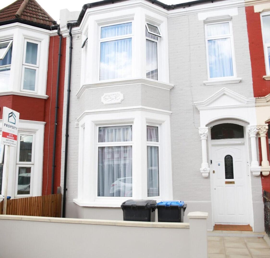 Cricklewood Deluxe Ensuite Room ลอนดอน ภายนอก รูปภาพ