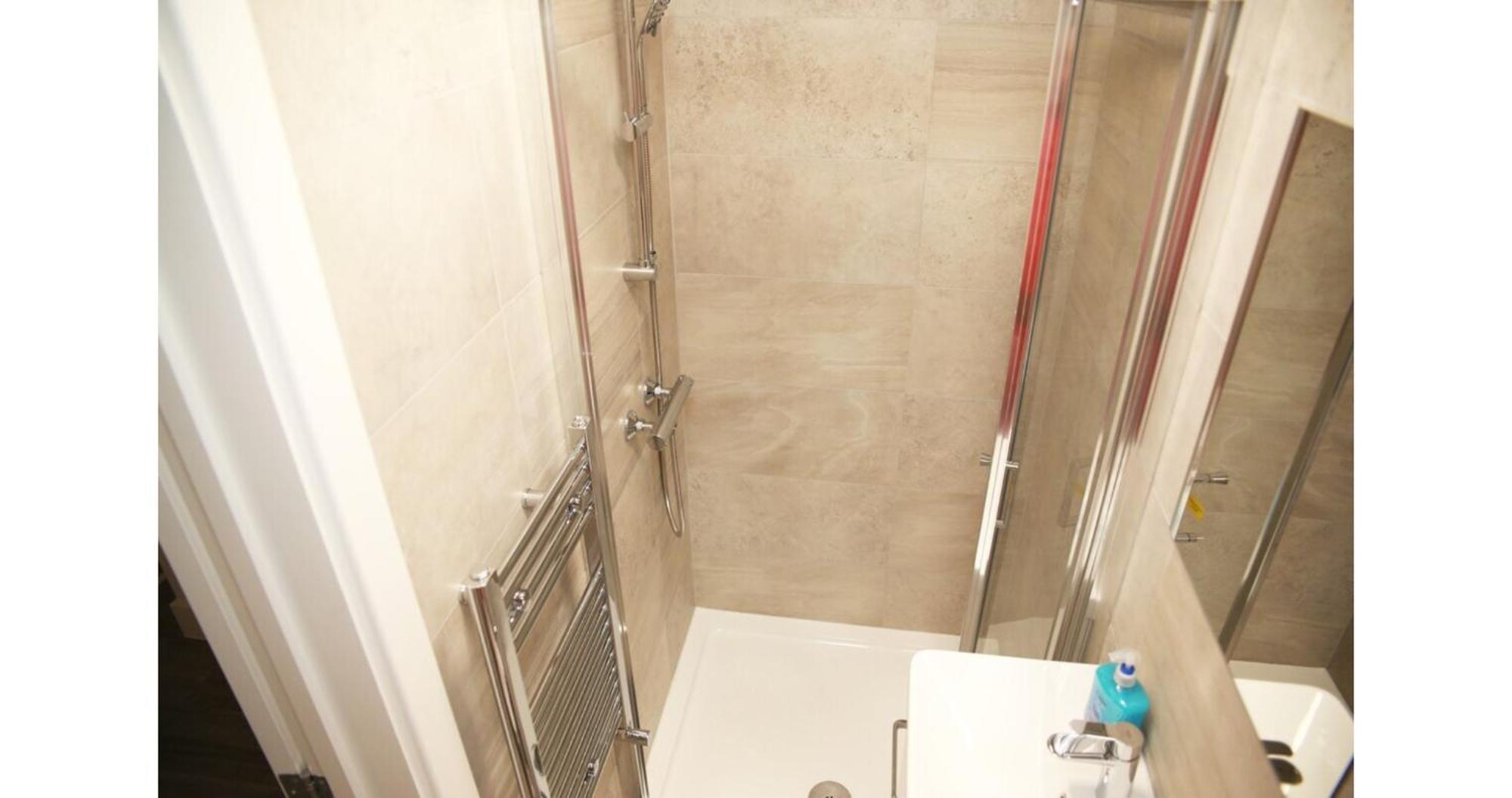 Cricklewood Deluxe Ensuite Room ลอนดอน ห้อง รูปภาพ